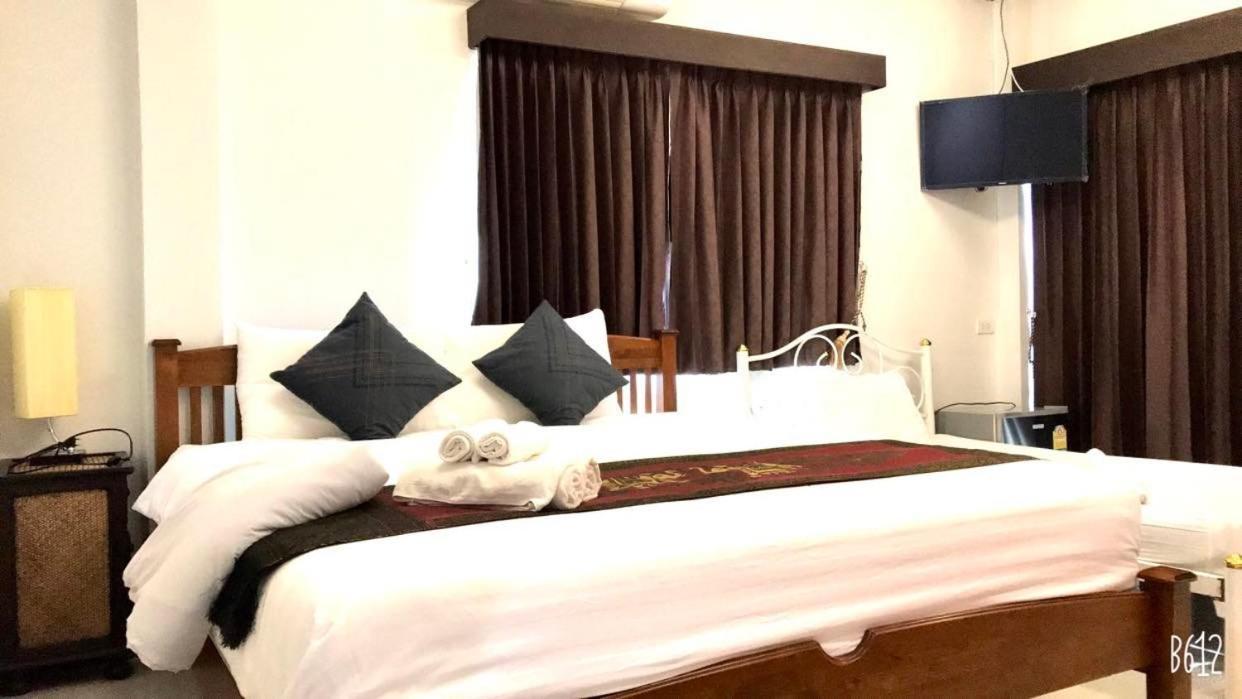 Ez House Hotel Sukhothai Exterior photo